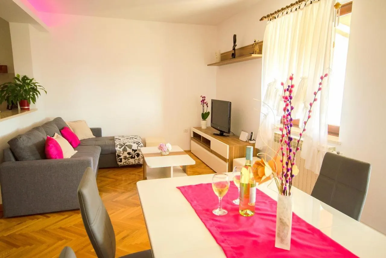 Apartment Ivis Vinkuran 0*,  Croatia